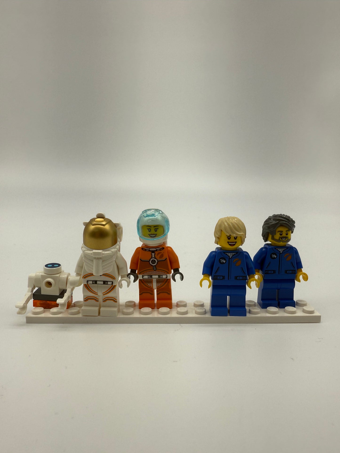 Lunar Space Station - Bricks and Minifigs Sioux Falls