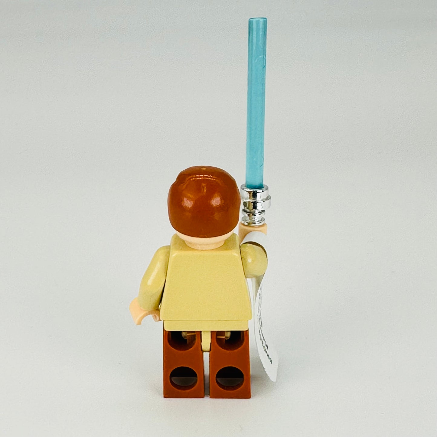 sw0152: Obi-Wan Kenobi - light nougat, dark orange hair and legs, gold headset (with crome lightsaber)