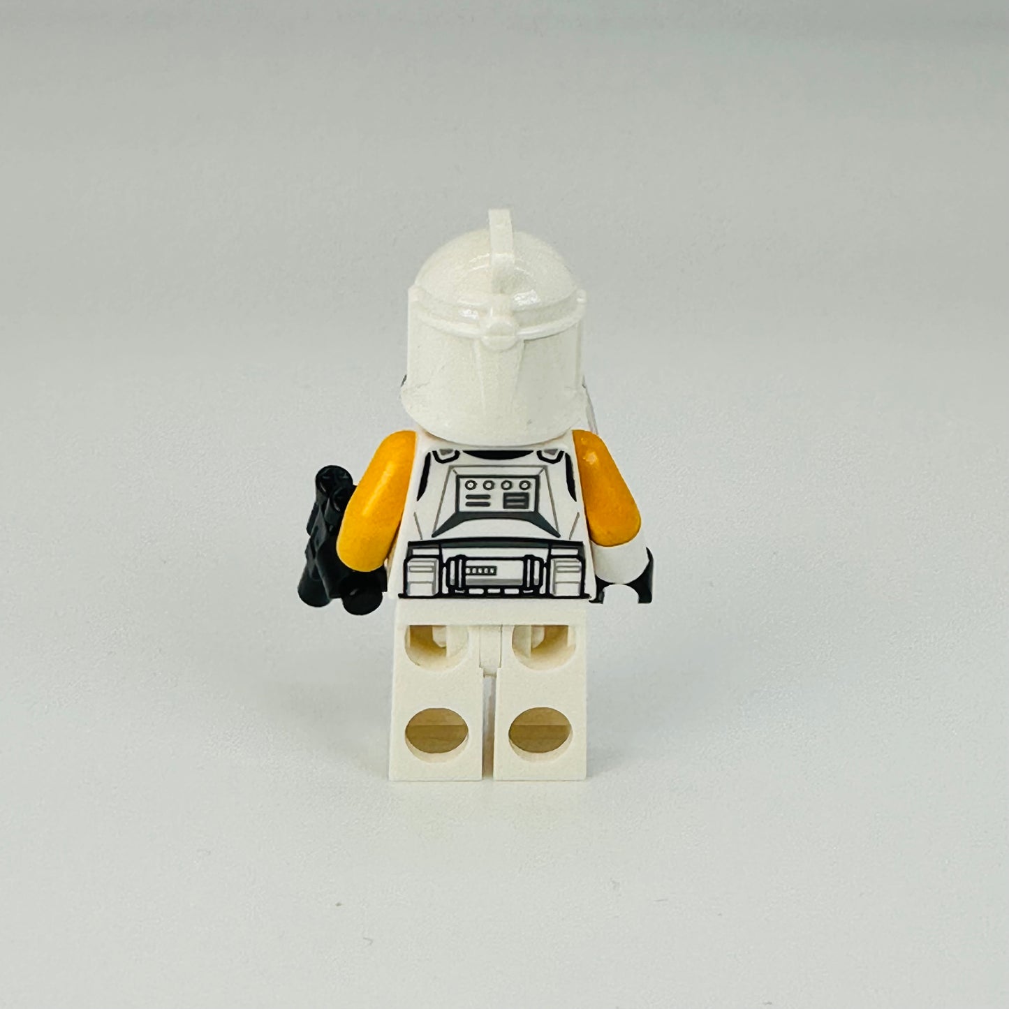 sw1146: Clone Trooper Commander (Phase 1) - Bright Light Orange Arms, Nougat Head