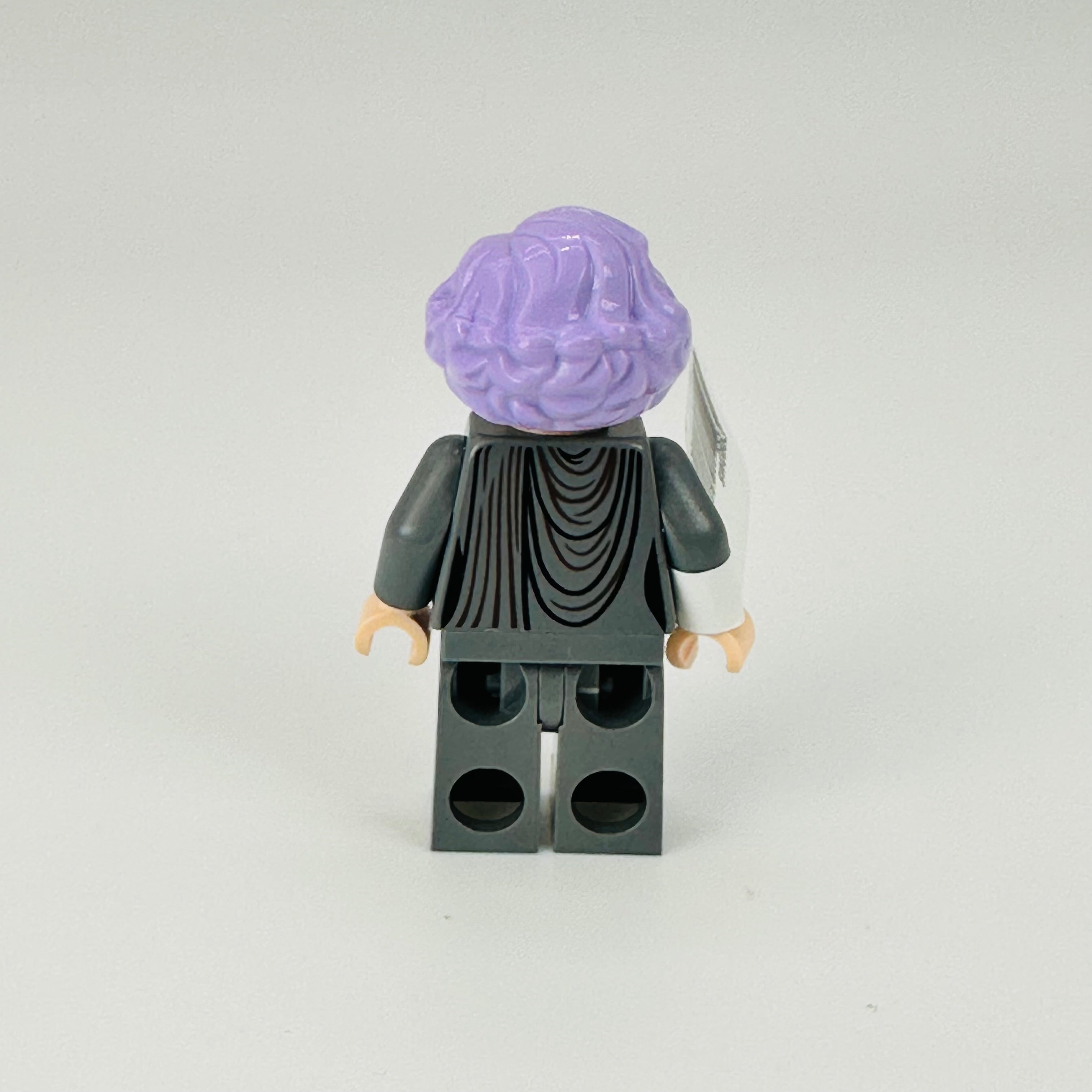 sw0863: Vice Admiral Holdo – Bricks and Minifigs Sioux Falls